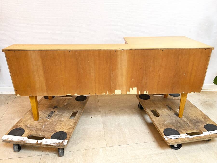 Coiffeuse basse vintage en bois blond – meuble moderniste années 50/60