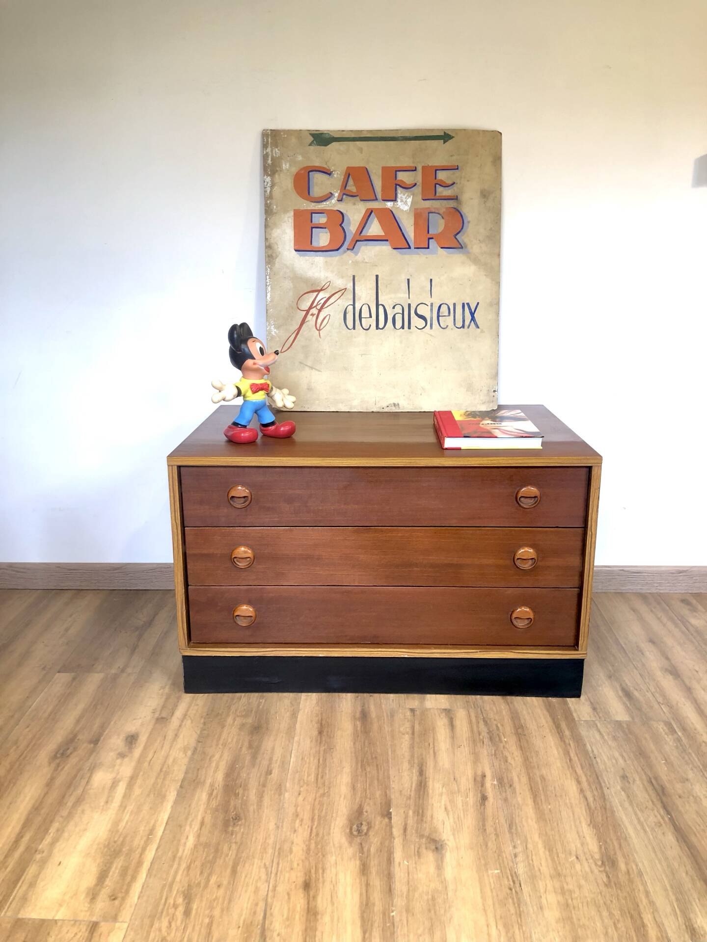 Low chest of drawers