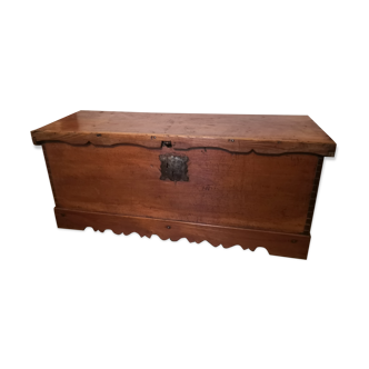 Solid wood chest
