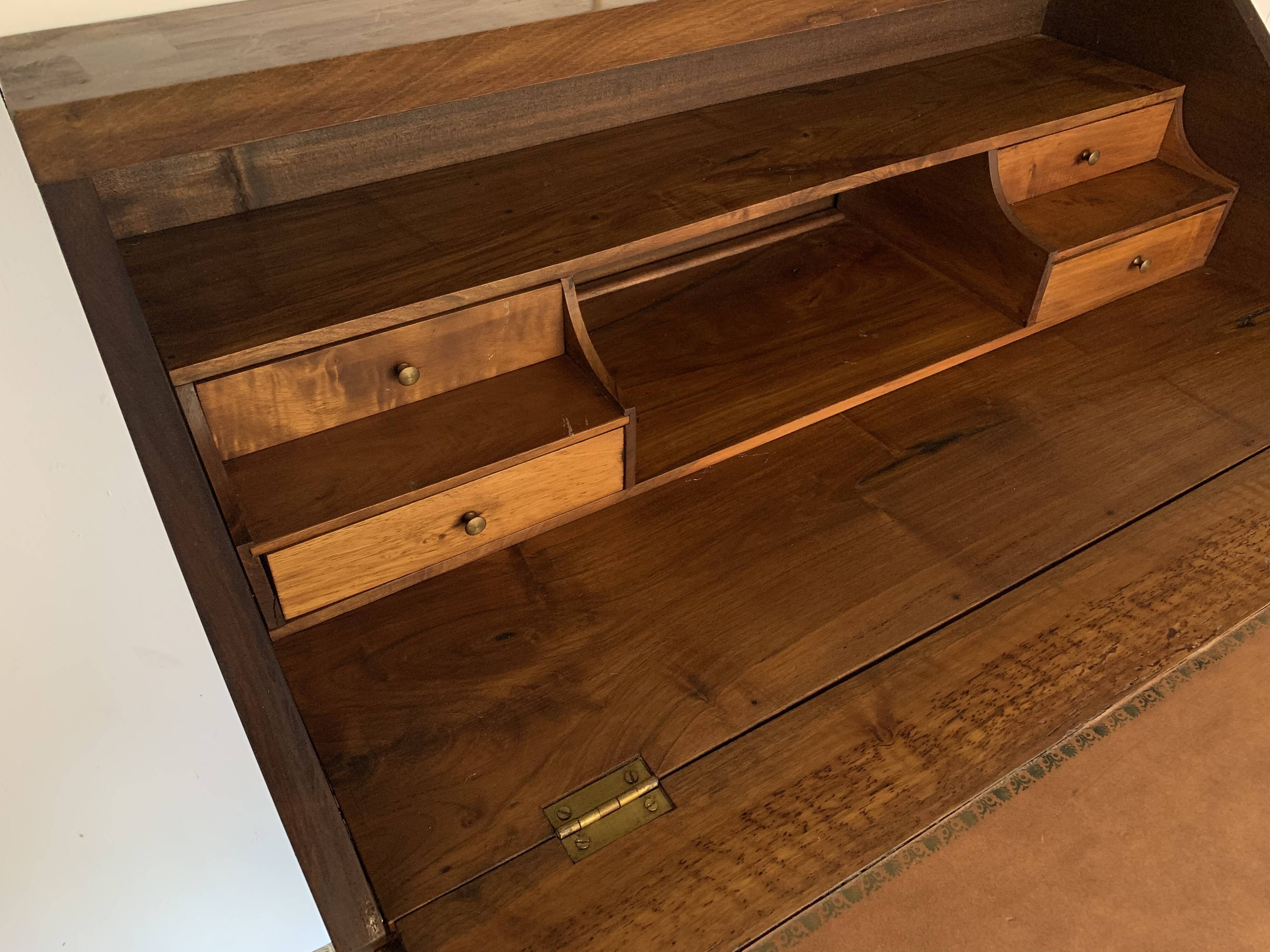 Secretary back d ANE