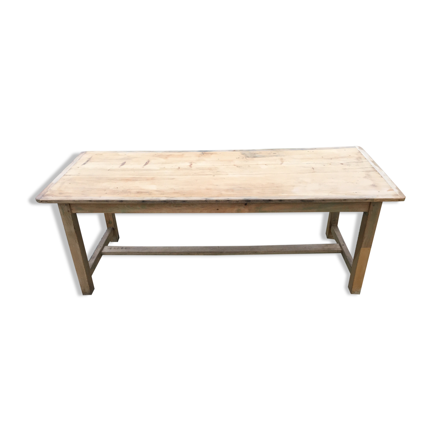 Light-coloured oak farm table