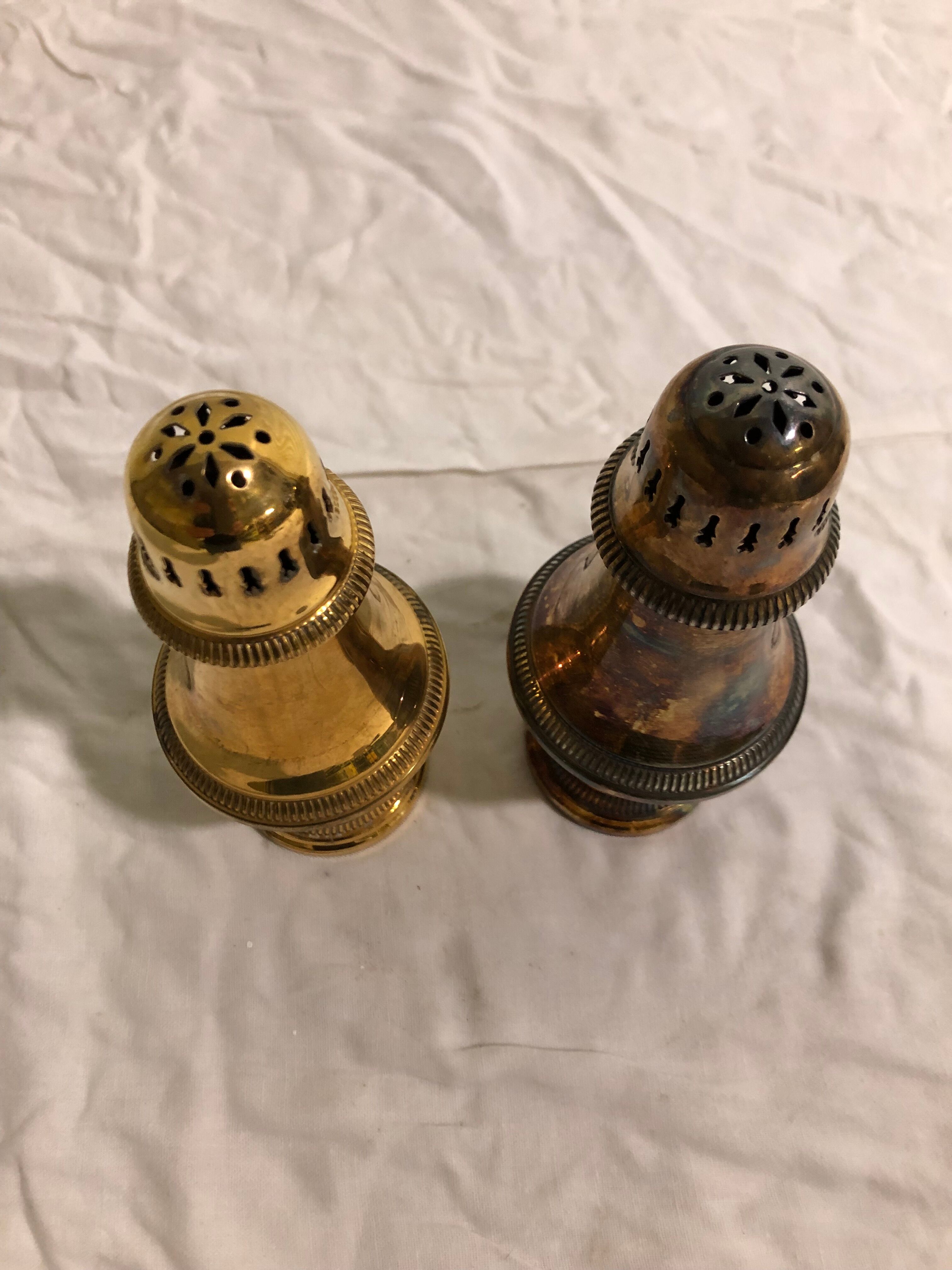 Salt and pepper shaker