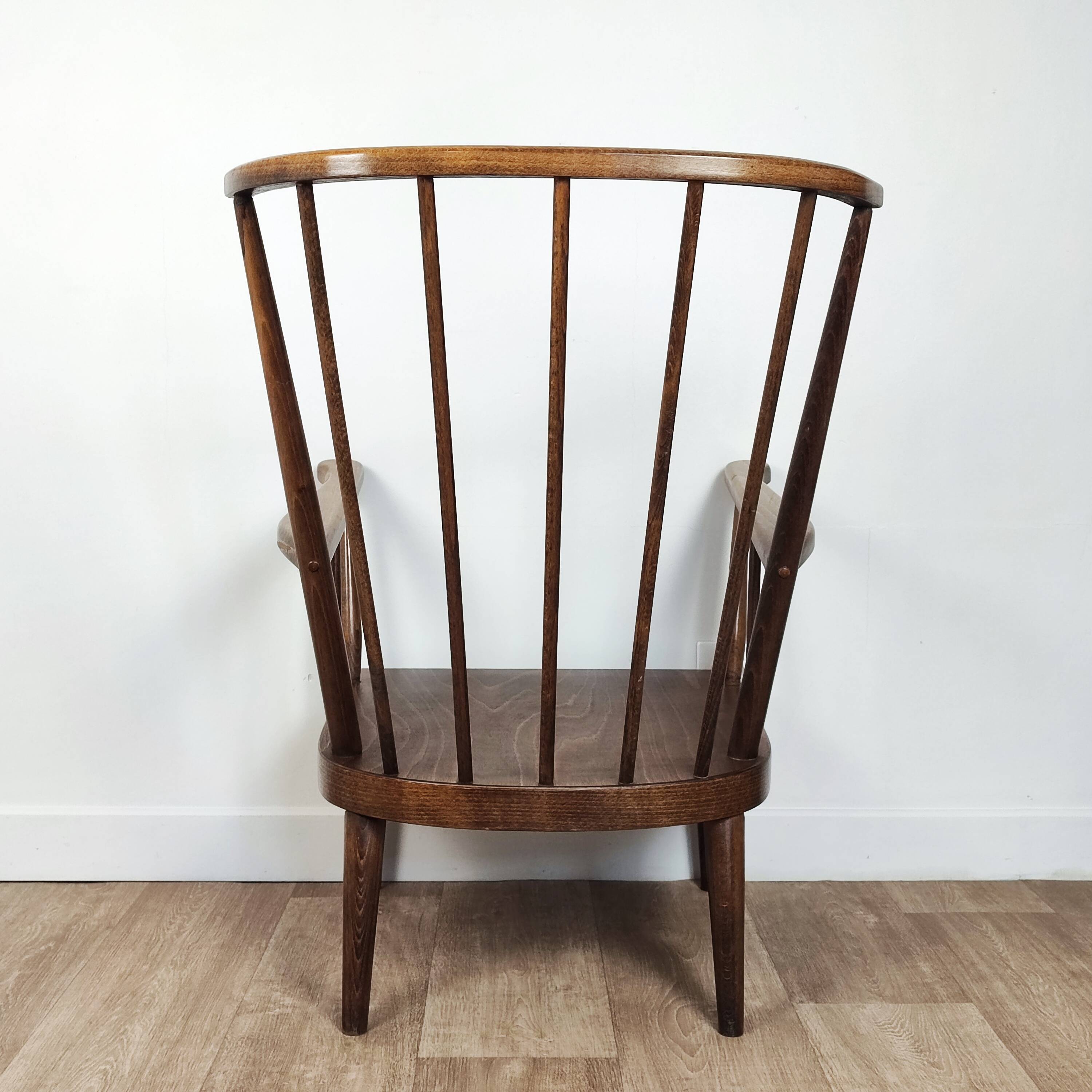 Baumann 60' fan armchair