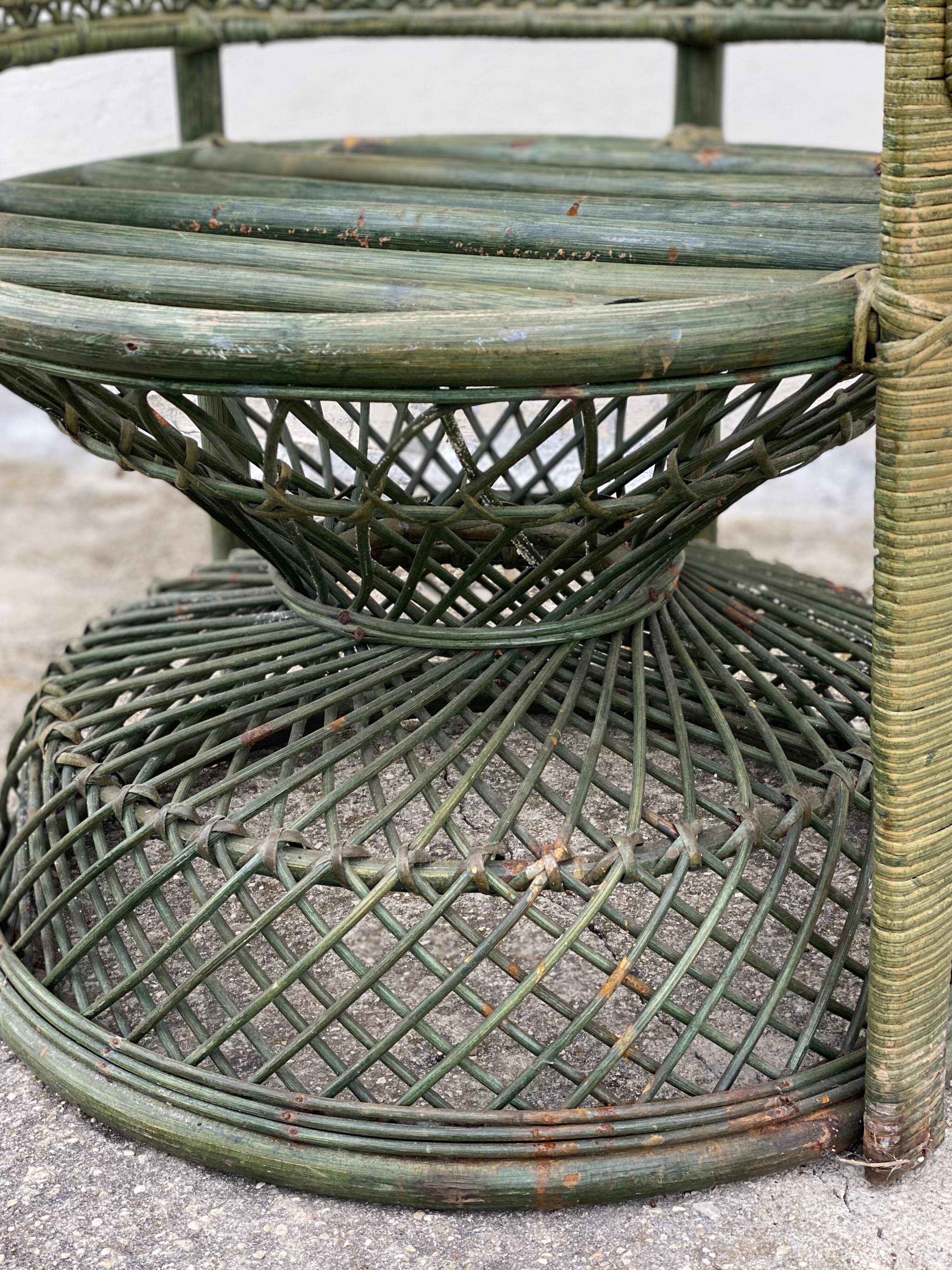 Fauteuil rotin paon patiné vert vintage 1970