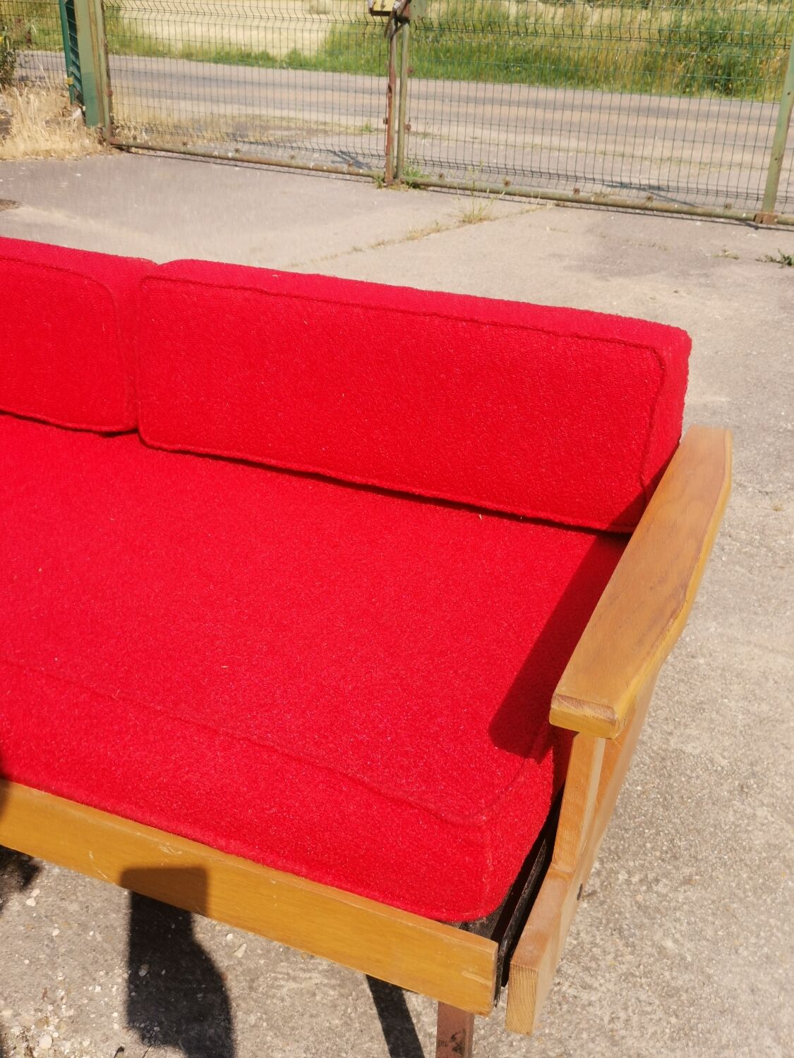 Vintage stretch scandinavian daybed