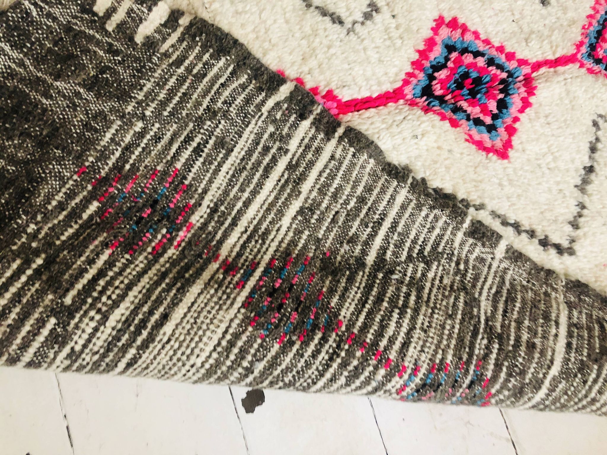 100% wool rug, handmade 225x150cm