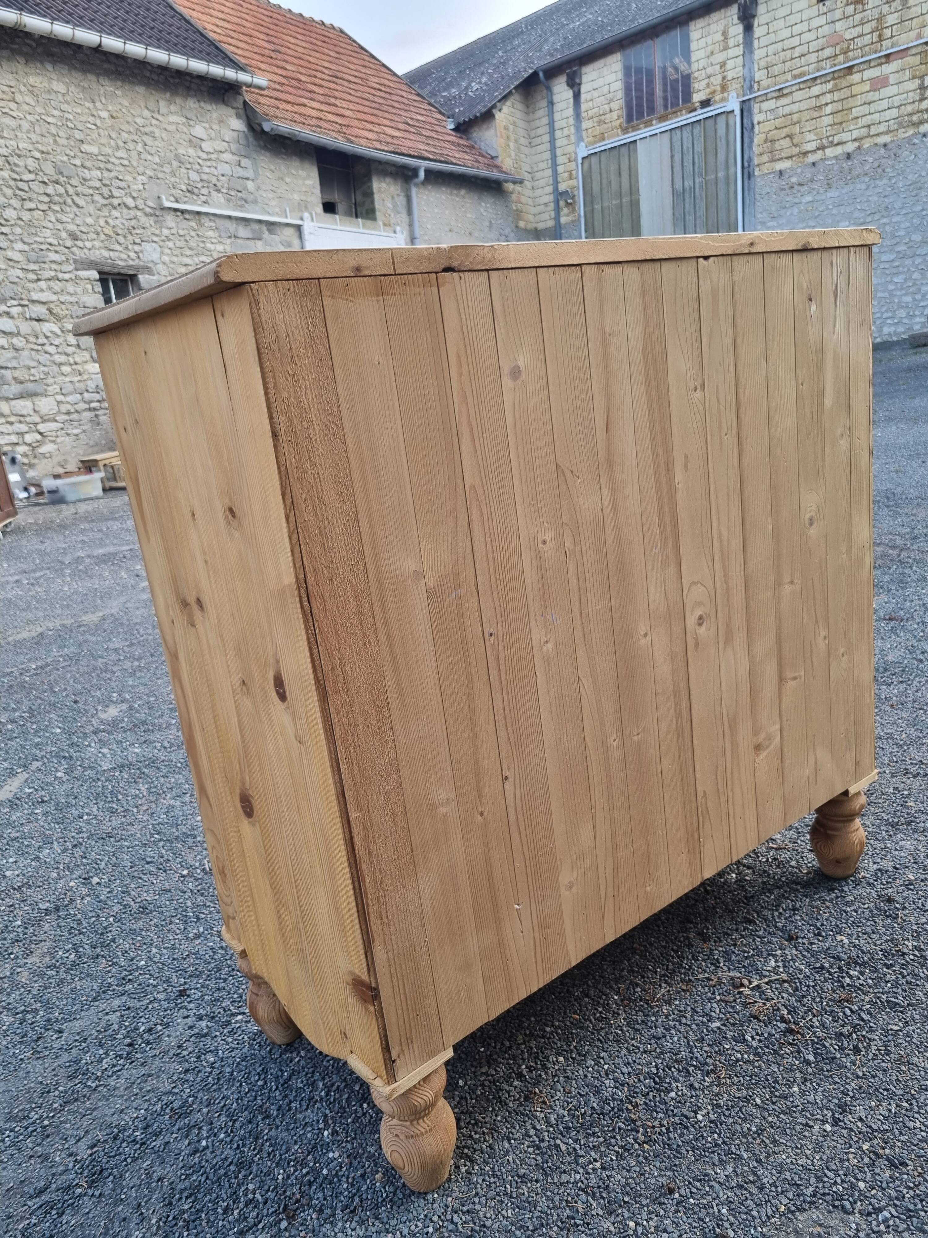 Restored english chest of drawers