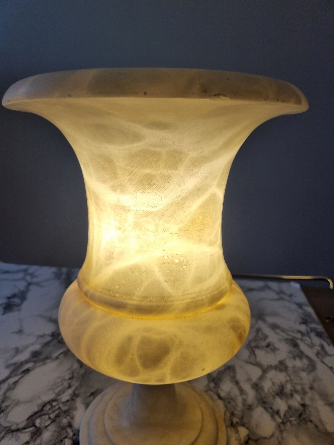 Lampe a poser en albâtre vintage