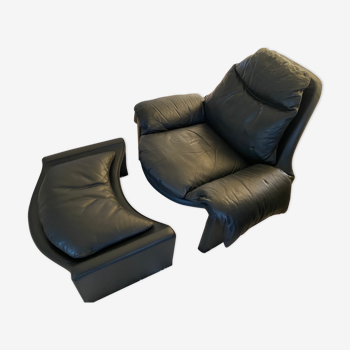 Lounge chair P60  black Proposals series by Vittorio Introini Saporiti Italy 1960s plus Ottoman P61
