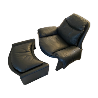 Lounge chair P60  black Proposals series by Vittorio Introini Saporiti Italy 1960s plus Ottoman P61