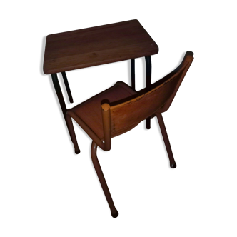 Petit bureau et chaise d'écolier