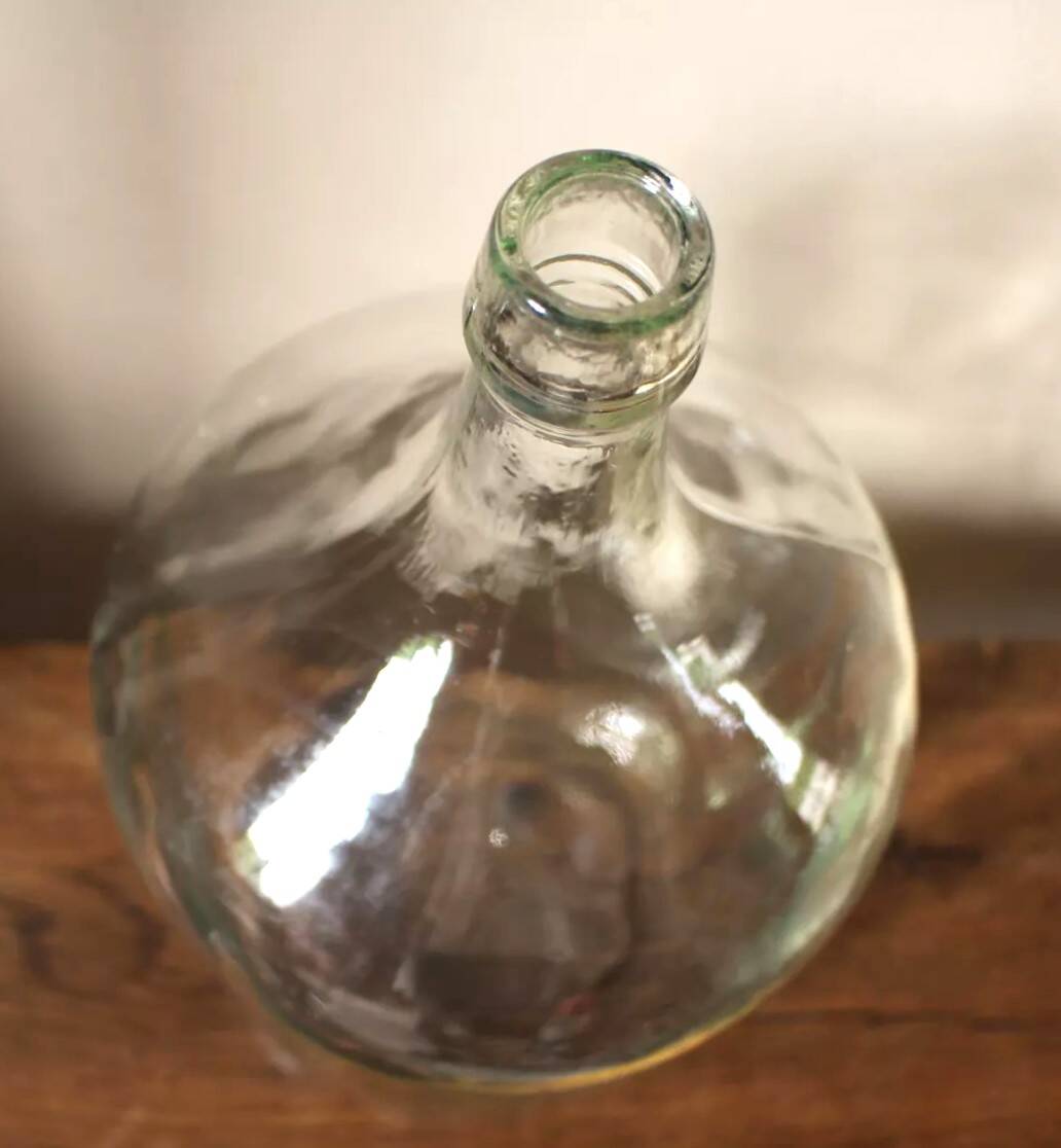 Give me a transparent glass carafe, Jeanne.