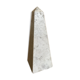 Pyramide en travertin