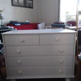 White lacquered chest of drawers
