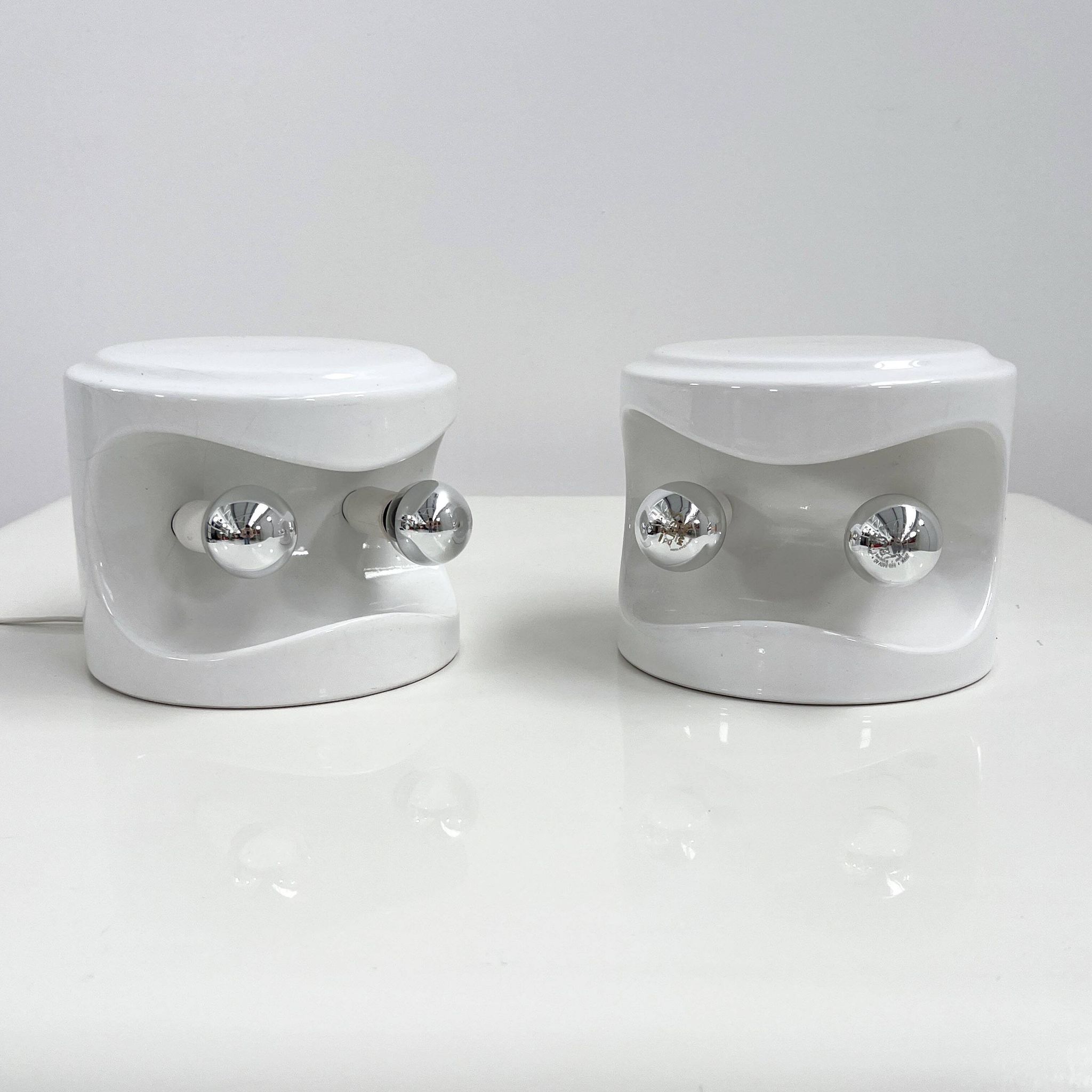 Pair of white ceramic table lamps by Perdomello, 1970.