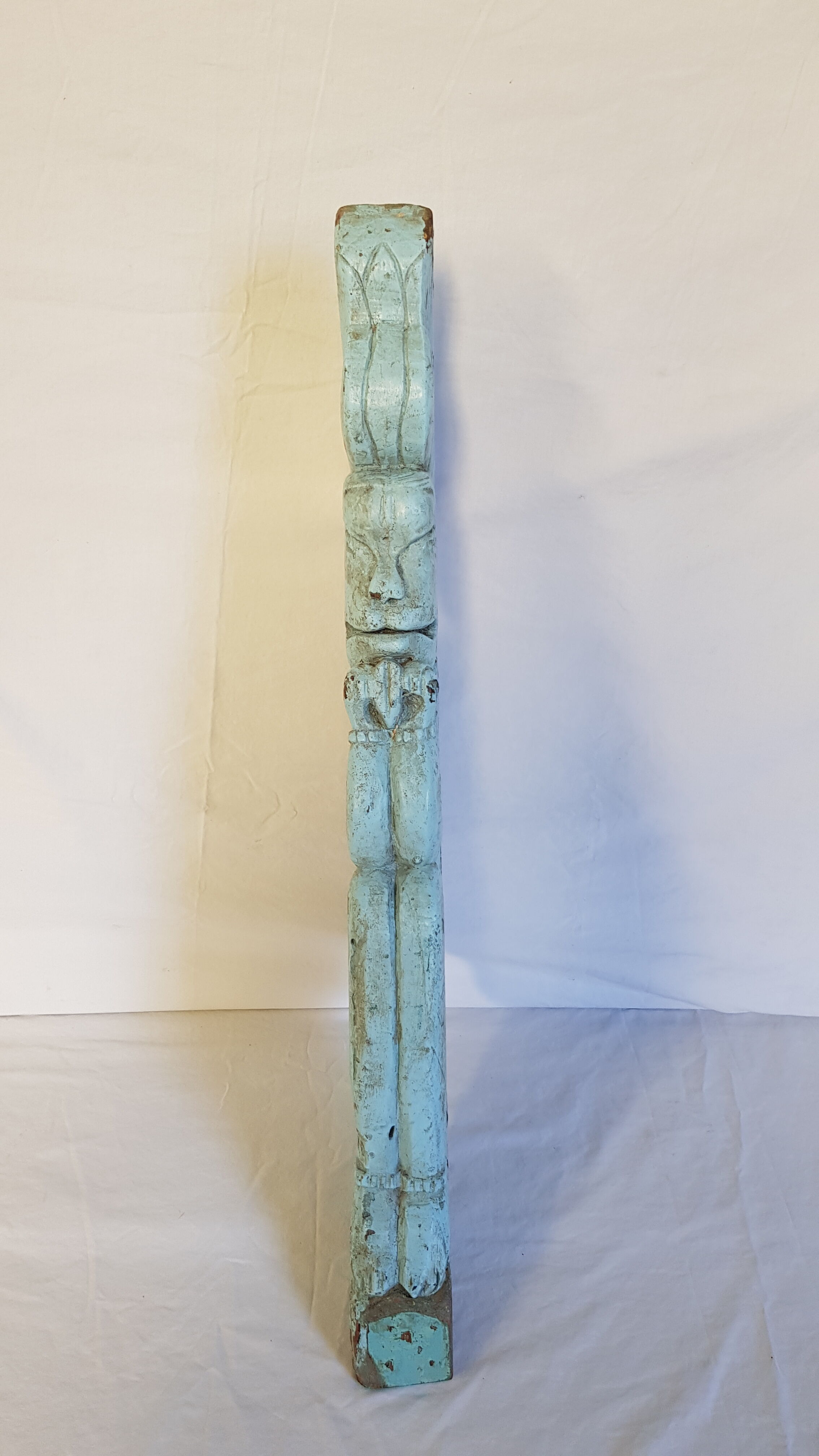 Ancienne potence sculptée en singe en teck
