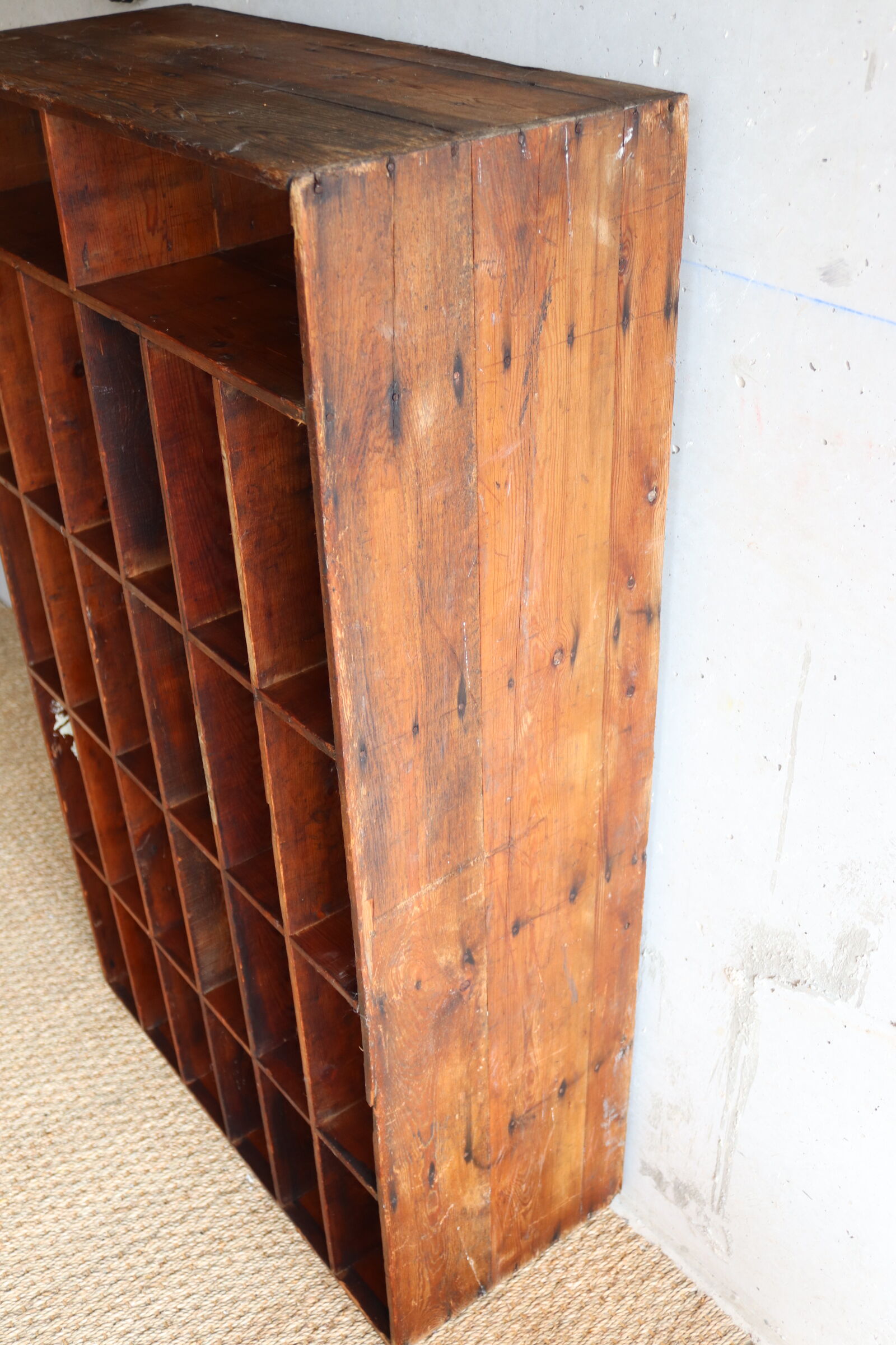 Casier de tri ancien en bois