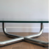 Table basse chromée à plateau de verre