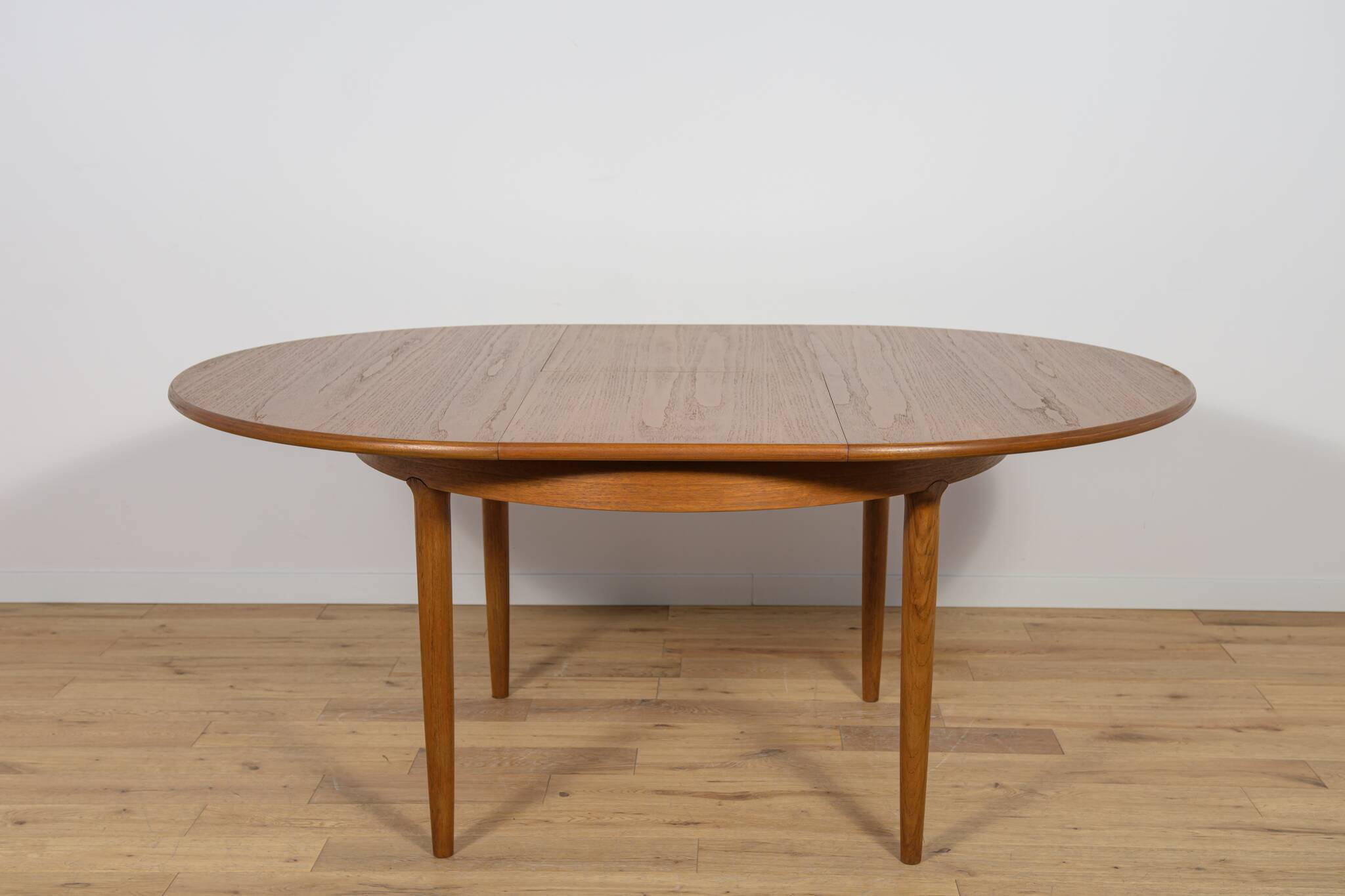 Mid-Century Round Teak Extendable Dining Table, United Knigdom, 1960s