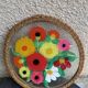 Plateau en verre peint à la main, motif floral et tour en rotin tressé, signé Delbel, vintage