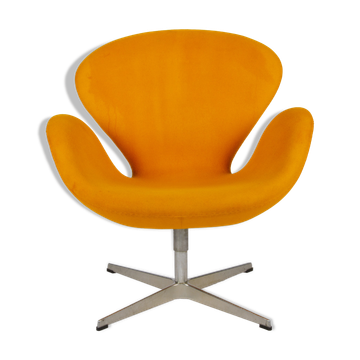 Yellow Model 3320 Swan Chair by Arne Jacobsen for Fritz Hansen