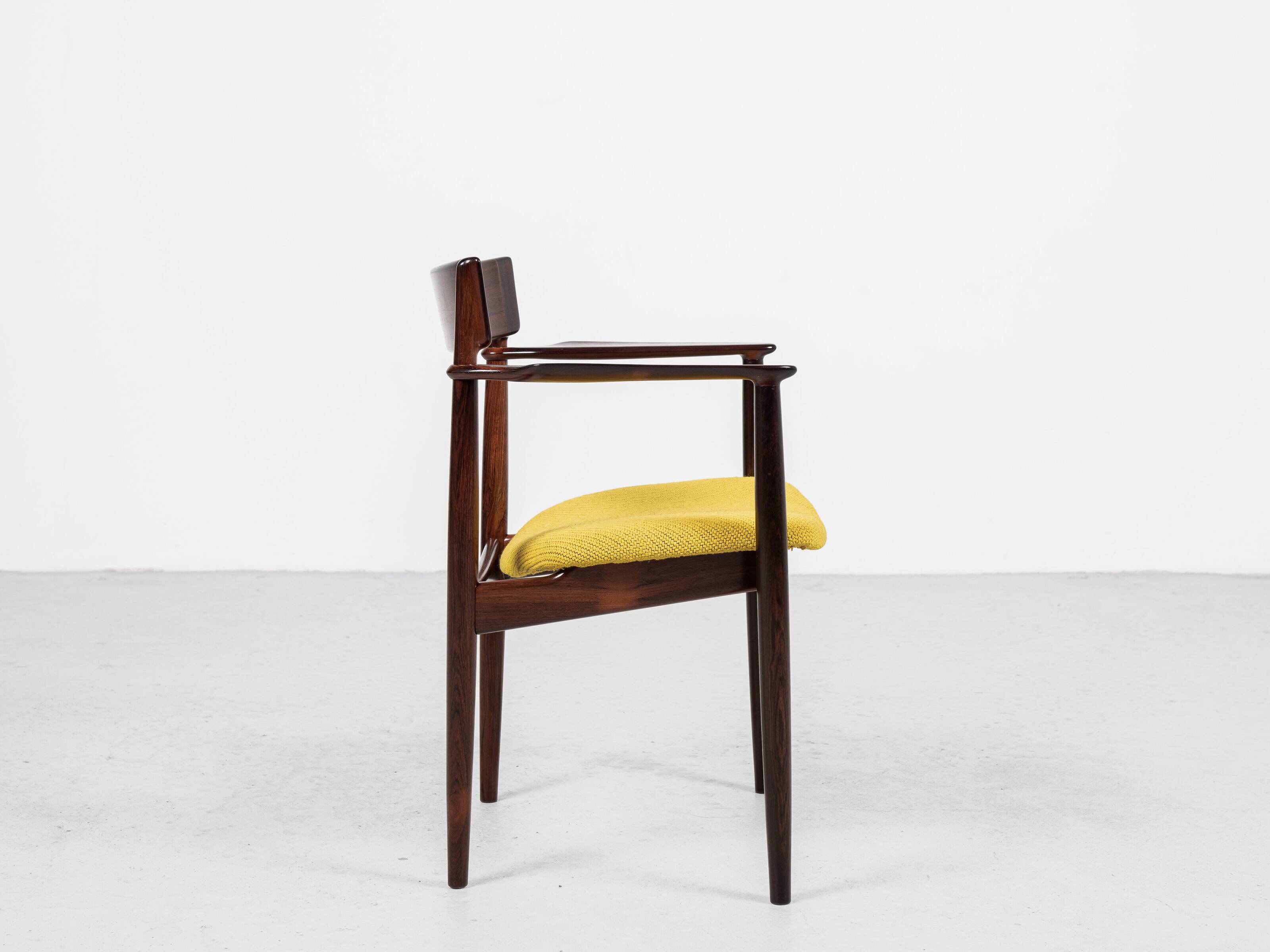 Midcentury Danish chair with armrests in rosewood by Henry Rosengren Hansen for Brande Møbelindustri