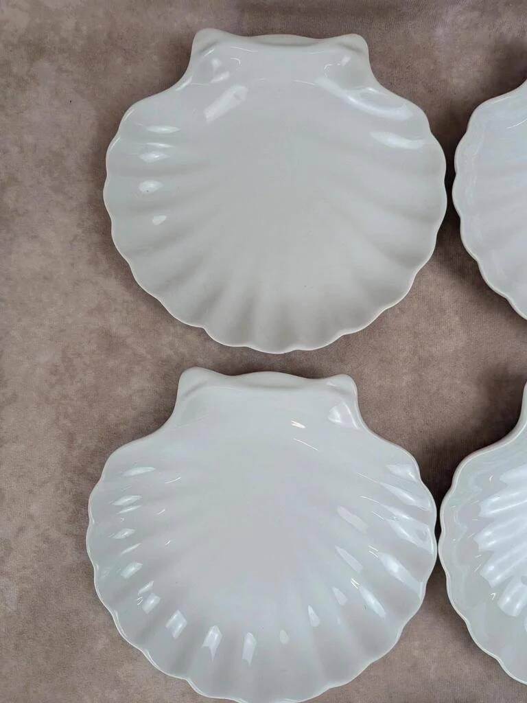 Set of 8 scallop shell plates