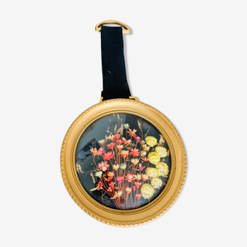 Round frame multicolored dried flowers