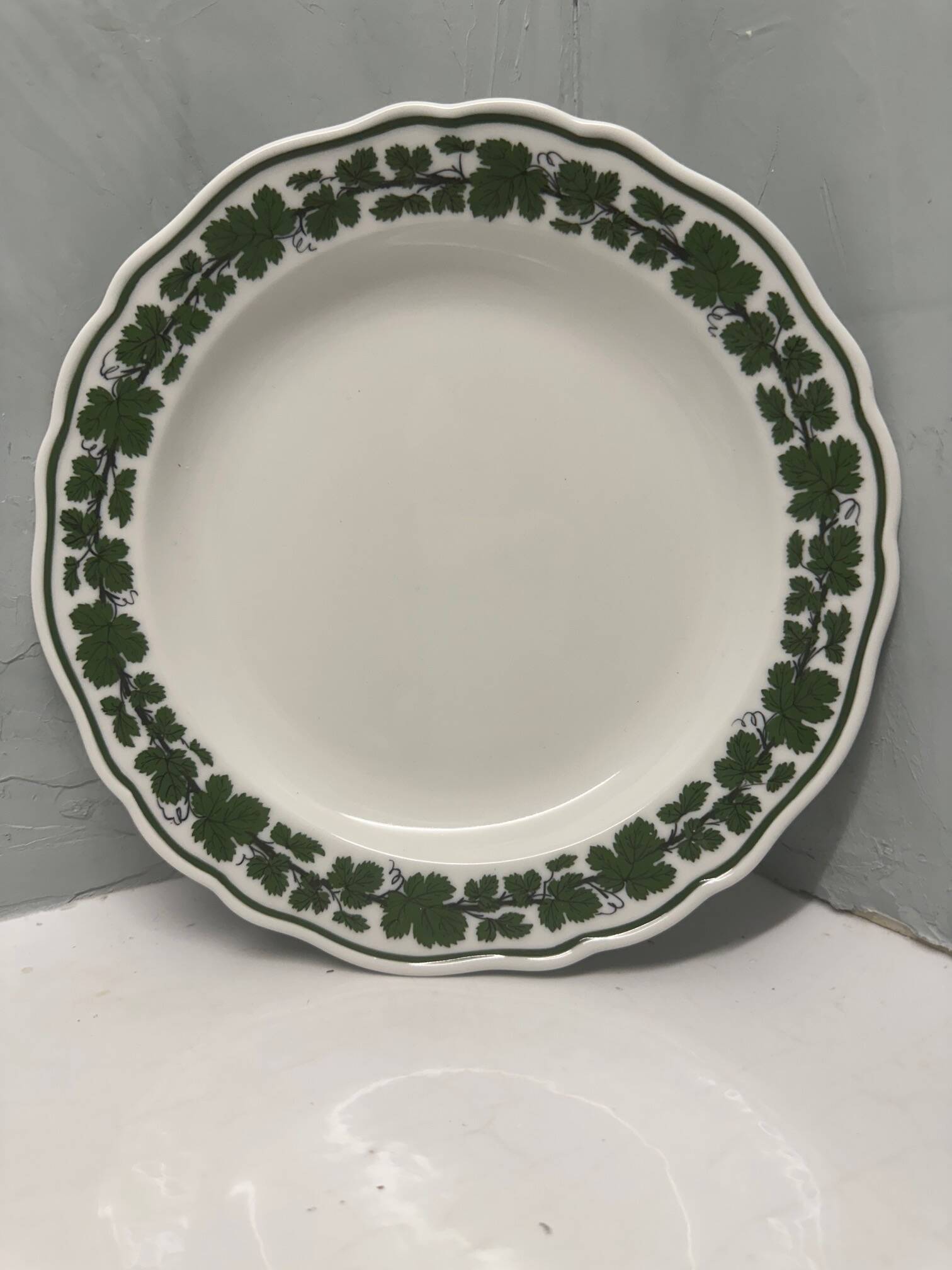 Meissen "Weinlaub" dessert plates, set of 2