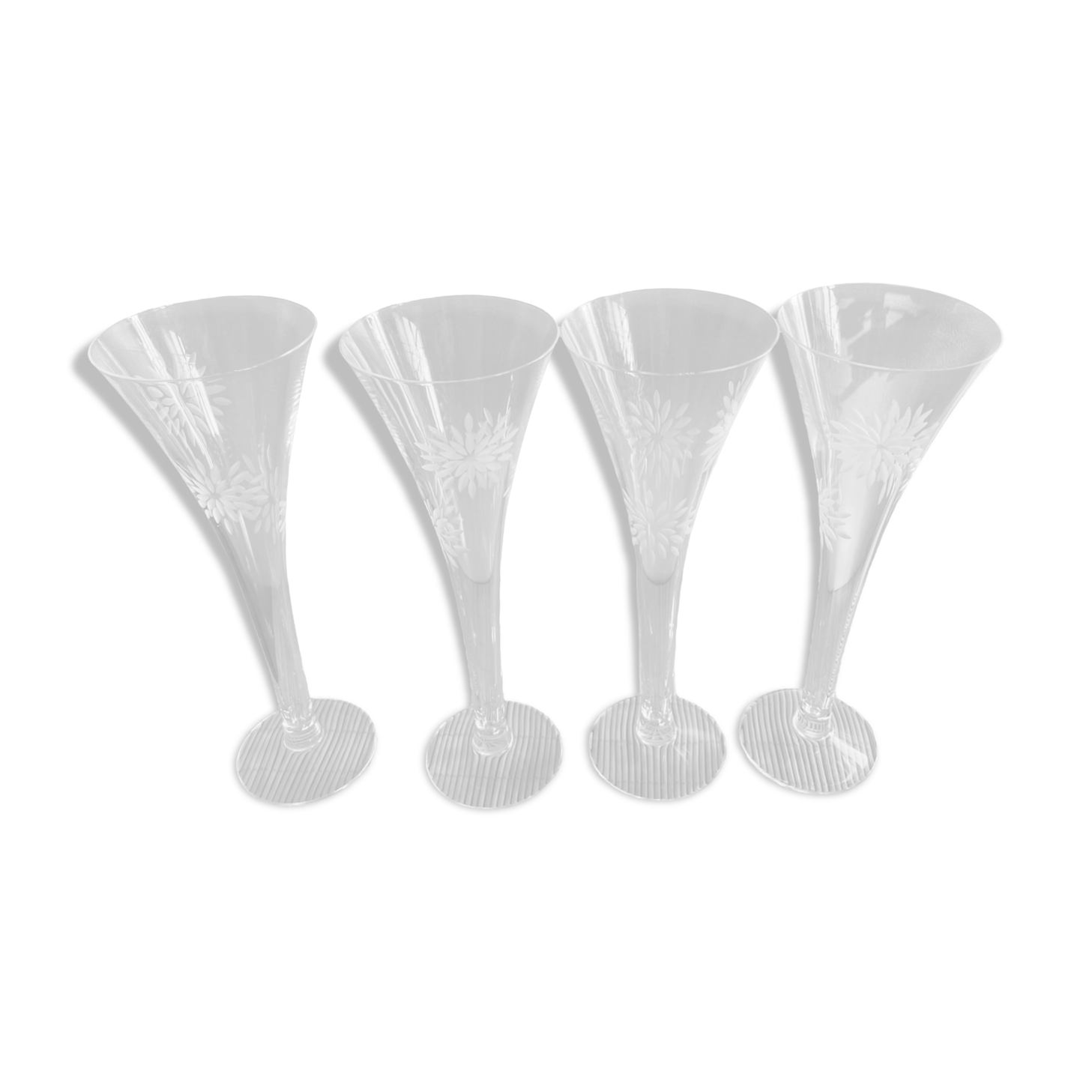 4 champagne flutes in crystal engraved Marguerite