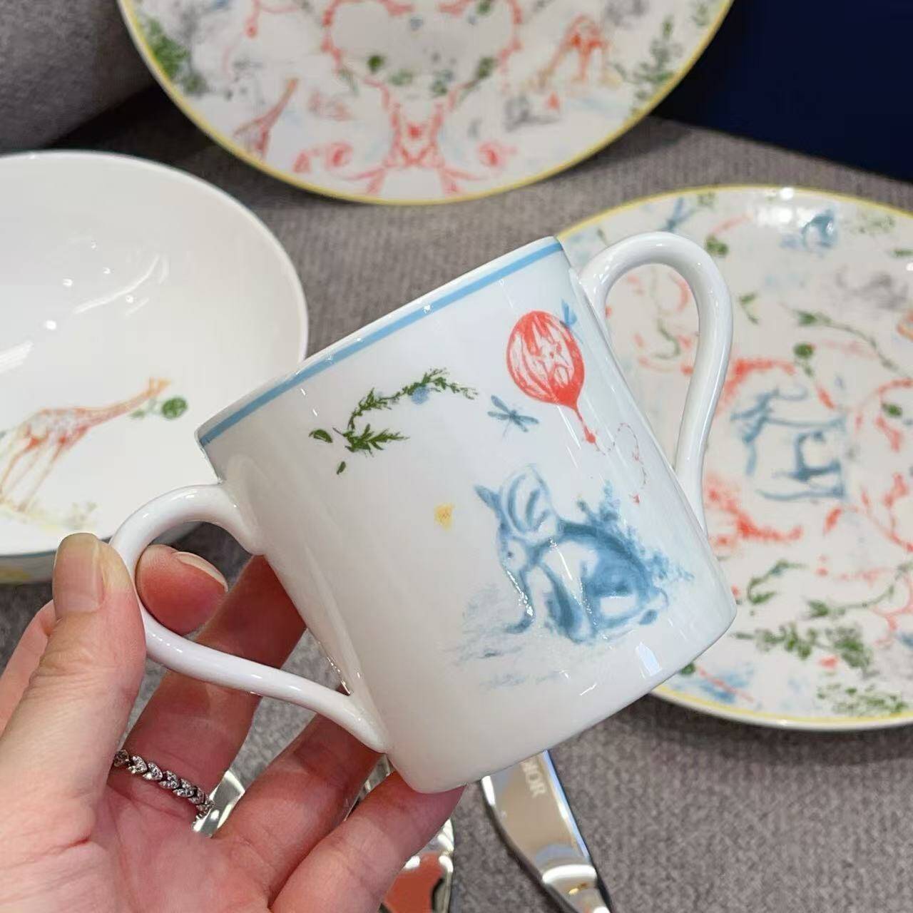 Dior“My First Dinner ”Set – Multicolor Toile de Jouy Innocence