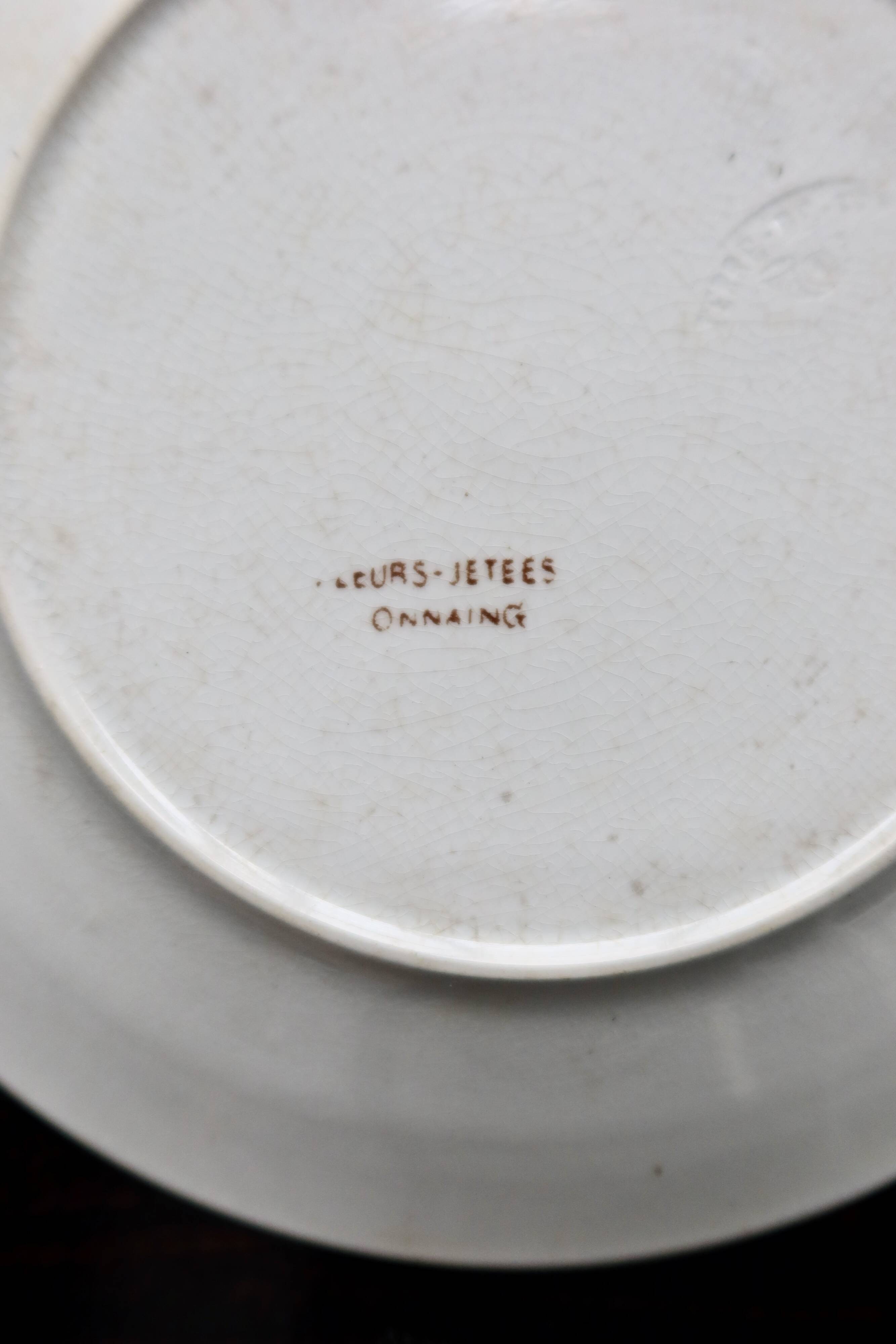 Onnaing ironstone dessert plate "Fleurs Jetées" brown