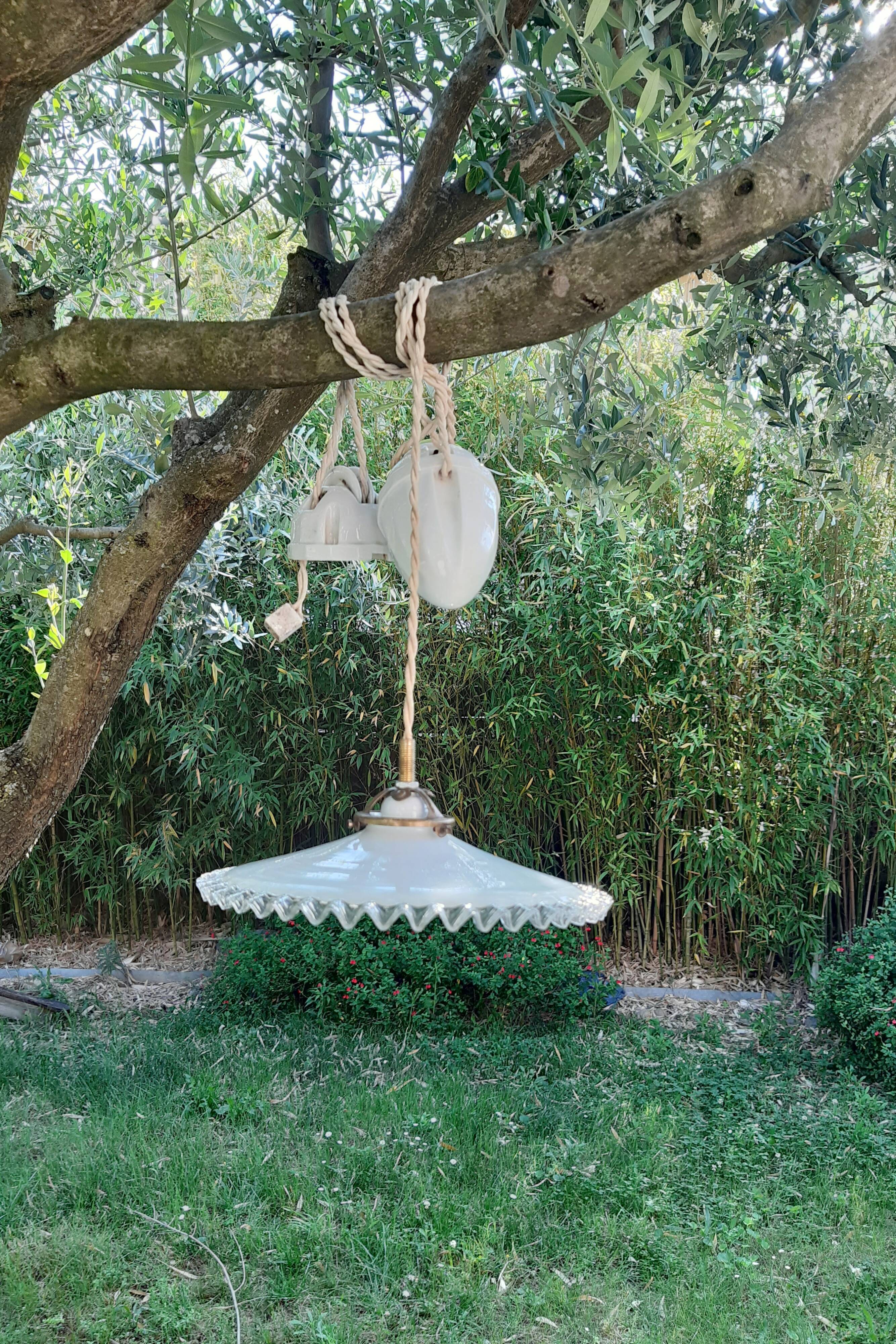 Goes up and down hanging lamp in opaline