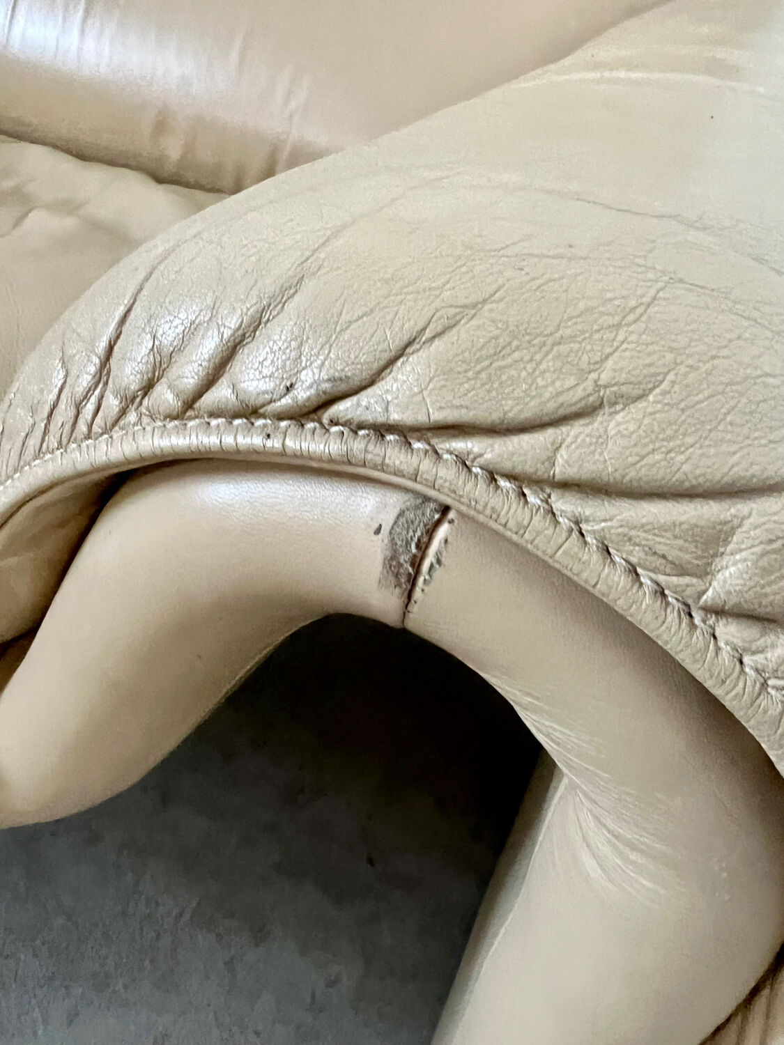 Vintage design sofa de sede ds-2011 in cream leather 2 places