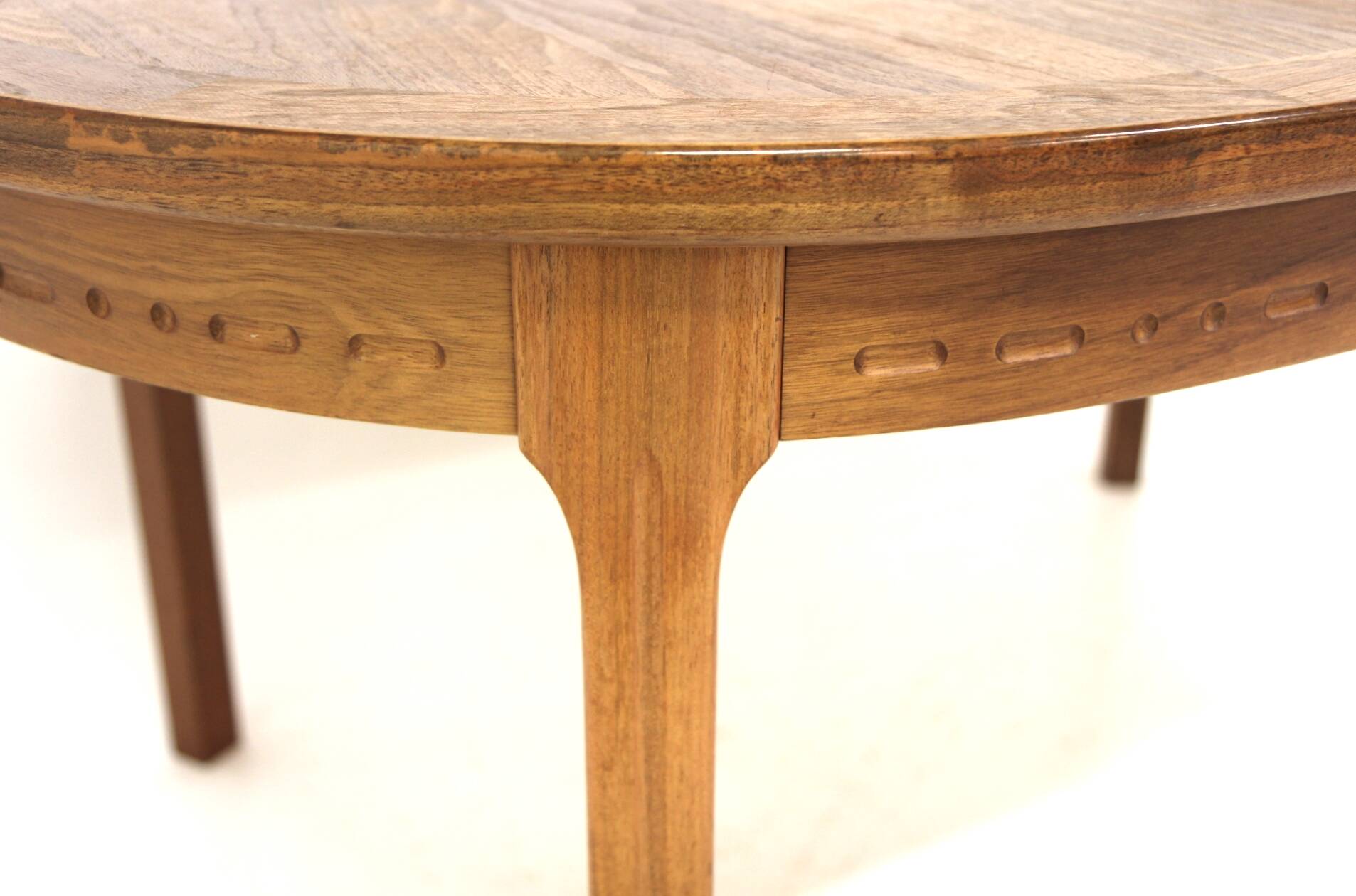 Table de salle à manger en noyer, "Rimbo" L-B Design Group,Troeds, Bjärnum, Suède,