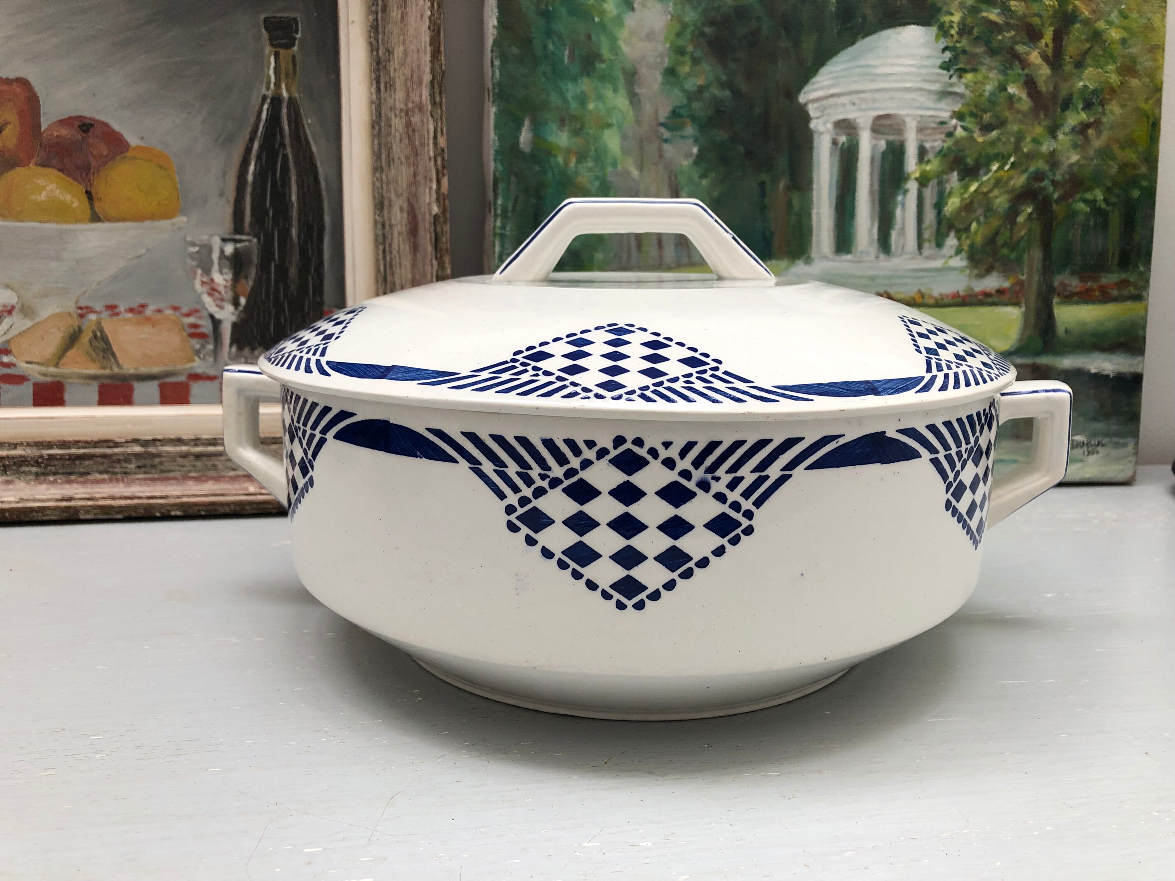 Tureen signed Moulin des Loups Hamage Orchies Nord France model Pantin
