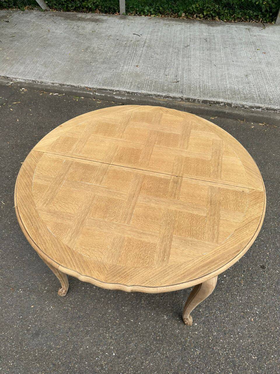 Table de repas ronde, ovale extensible en chêne poncé