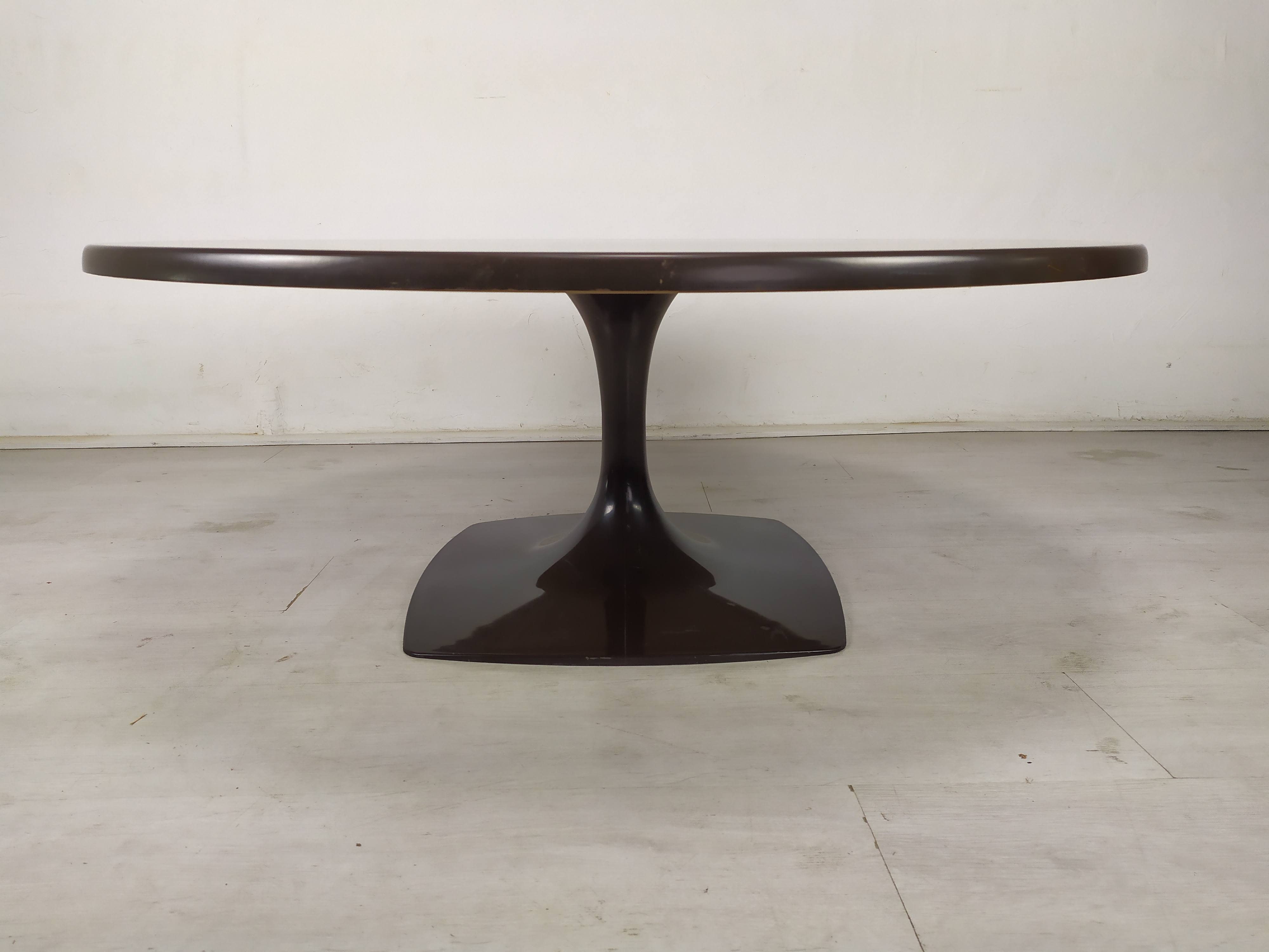 Round coffee table vintage tulip foot