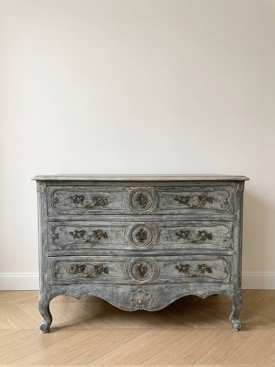 Louis XV commode in grey patina
