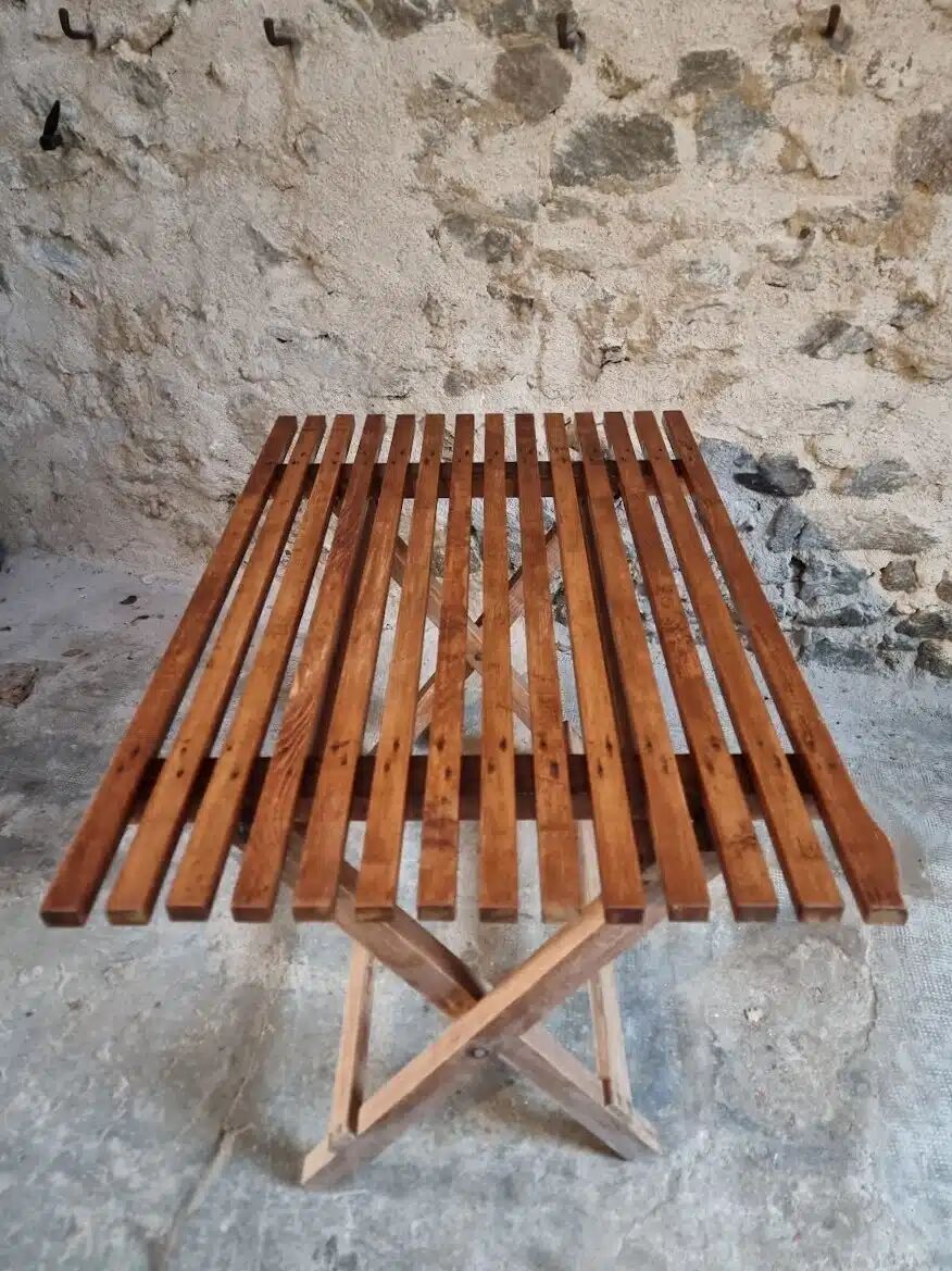 Vintage folding garden table in pine, mid-20th century.