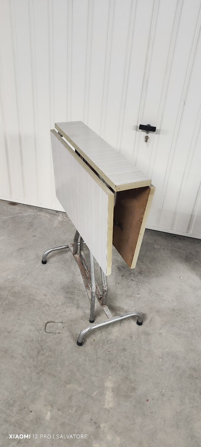 Vintage folding table in formica