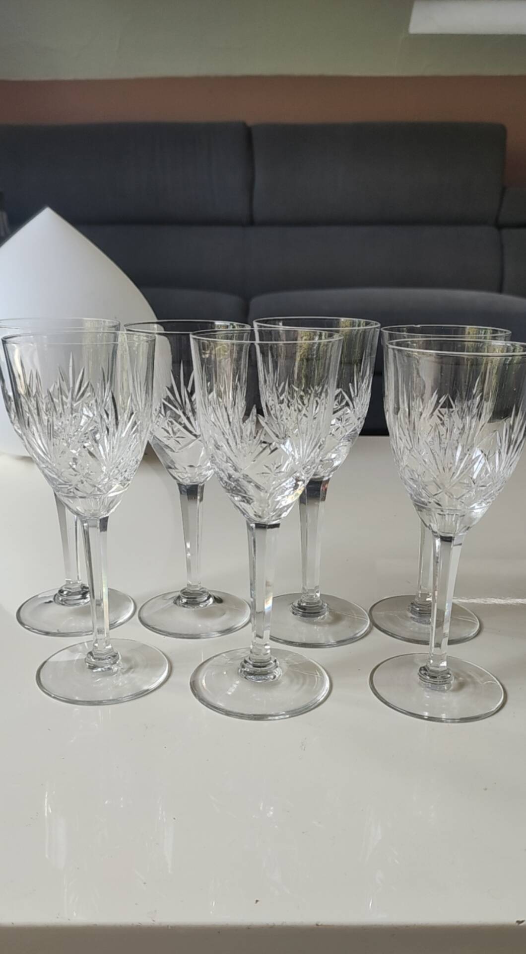 Lot of 7 x crystal glasses. Star/palmette decoration in St Louis style.
