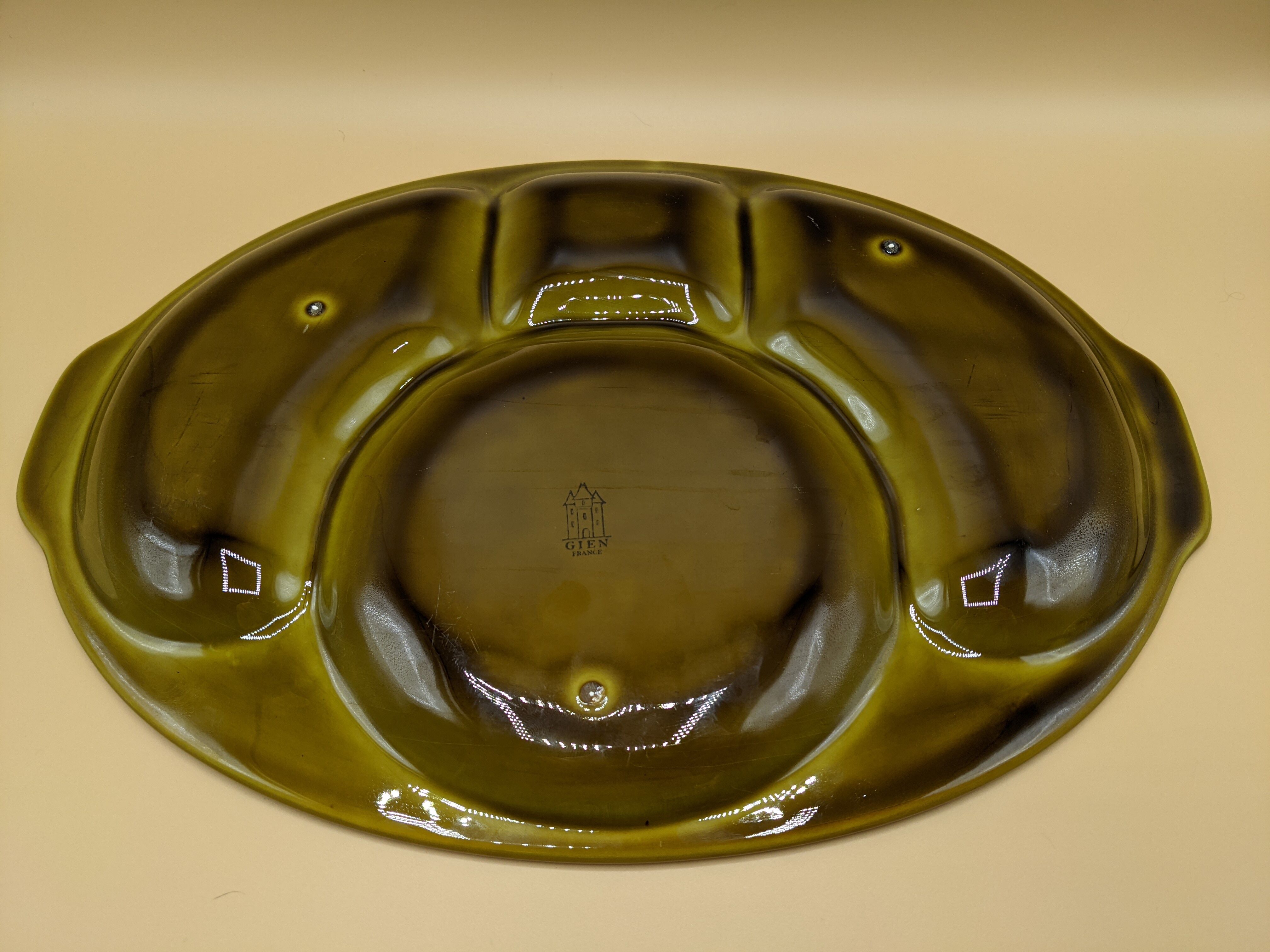 Gien dabbling compartmentalized plate