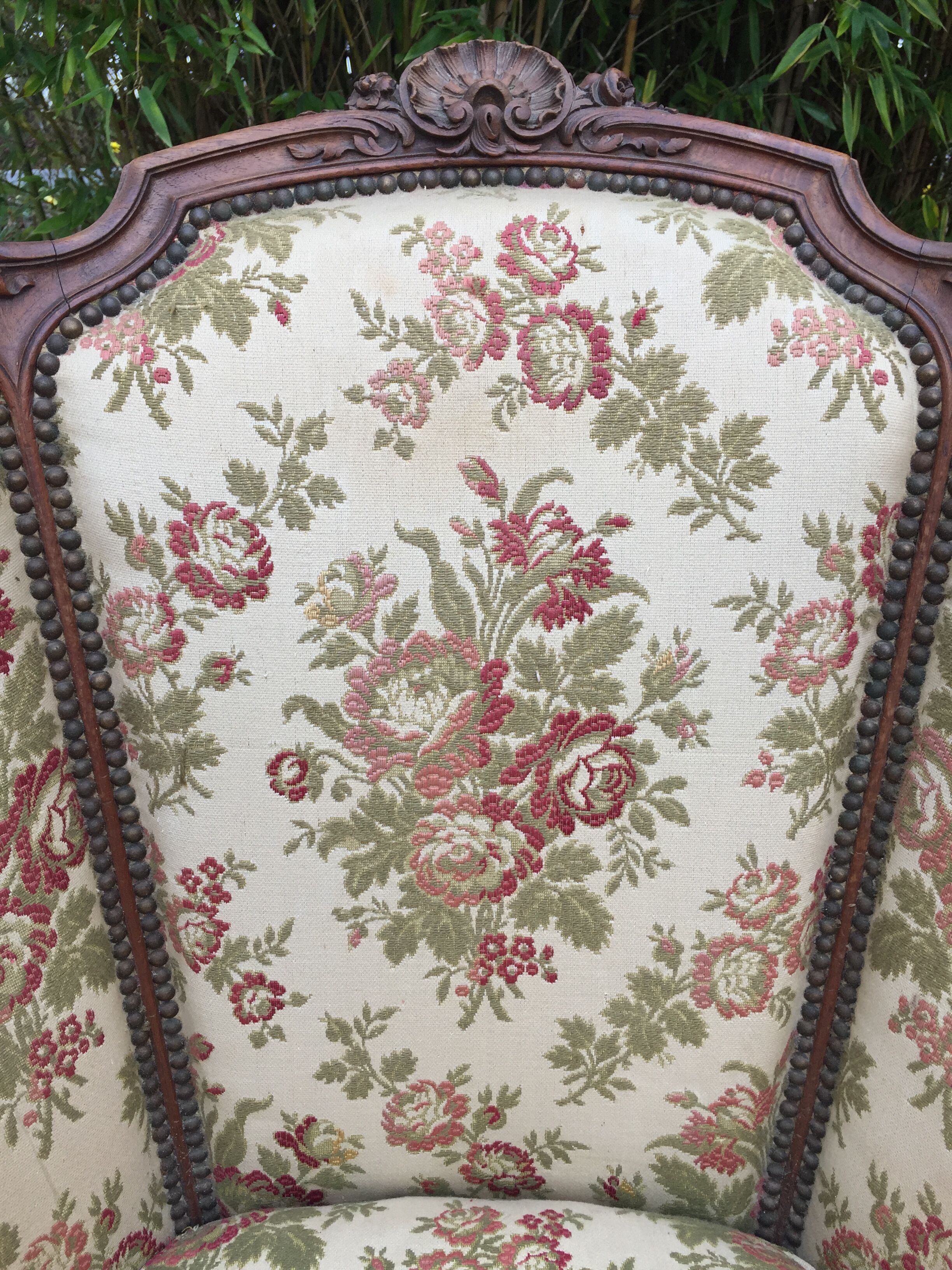Fauteuil Louis XV dit rocaille en noyer