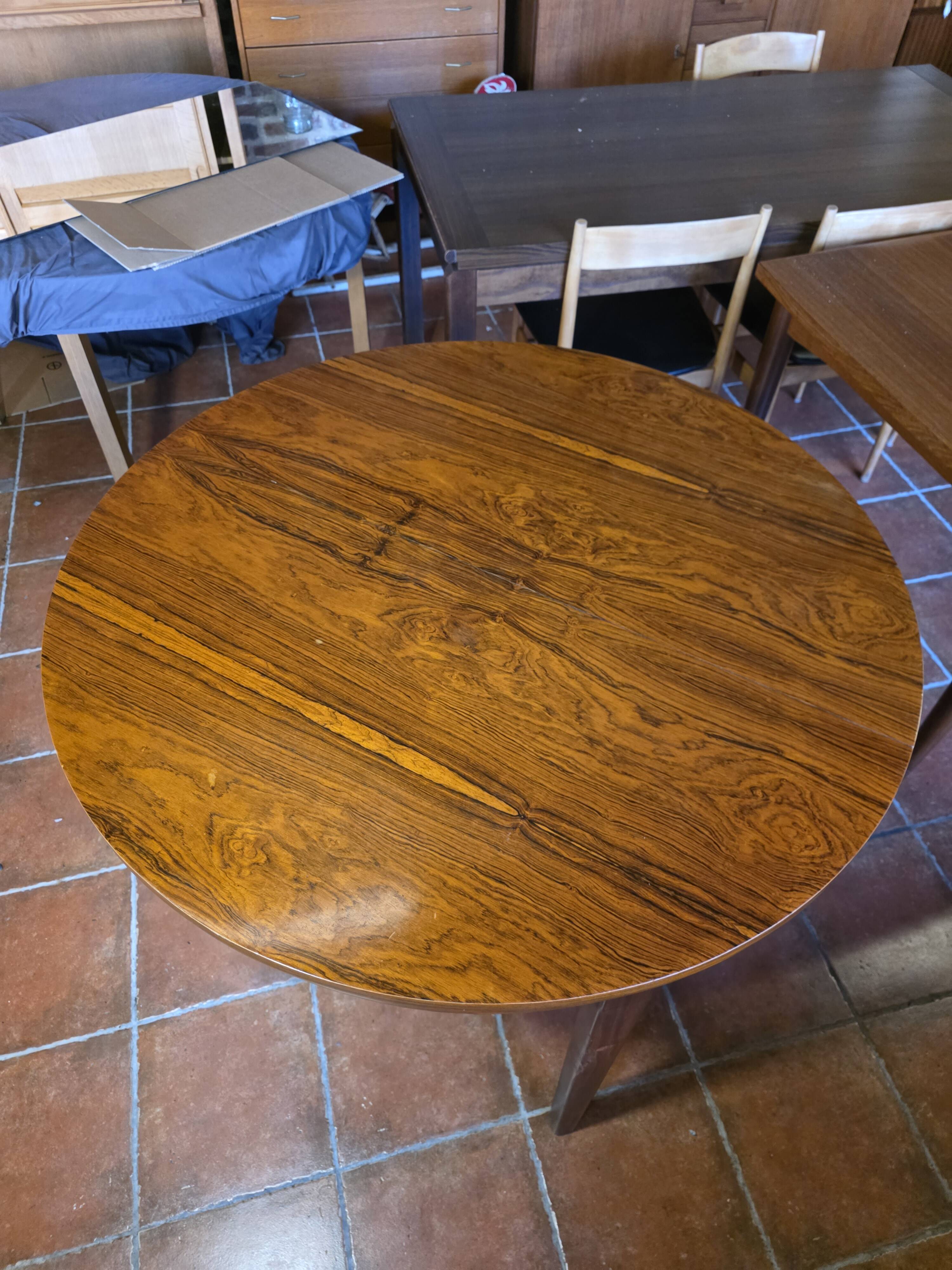 Scandinavian extendable table in rosewood from the 1960s.