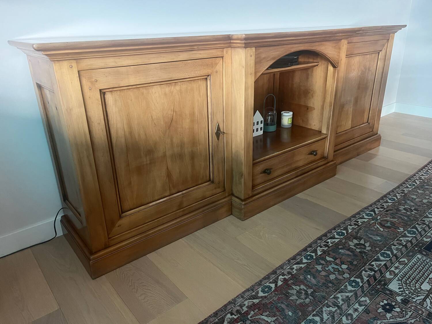 Enfilade very much, cherry wood jointed.