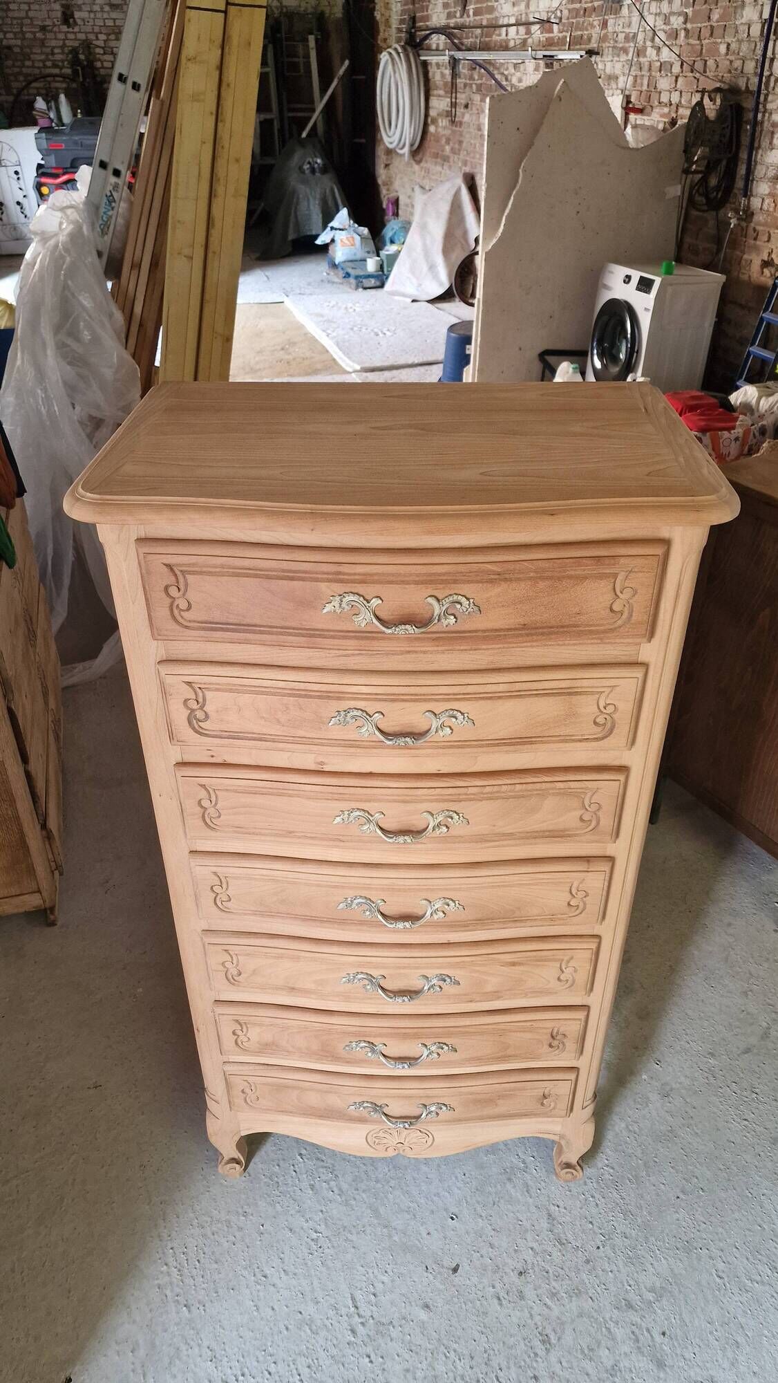 Solid wood chest of drawers
