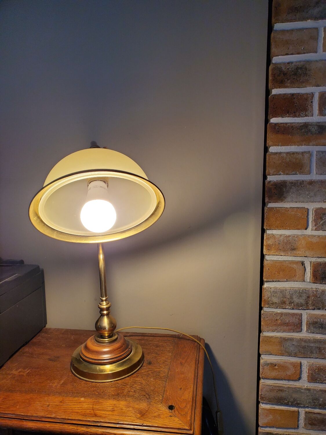 Desk lamp