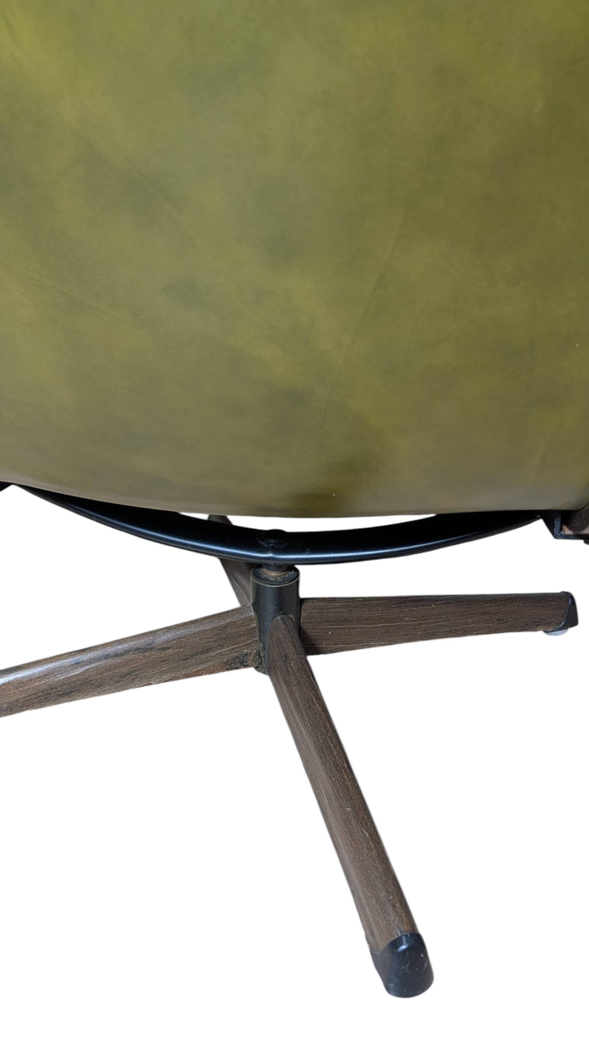 Vintage Swedish Göte Möbler “Delfin” olive green leather swivel armchair, 1970s