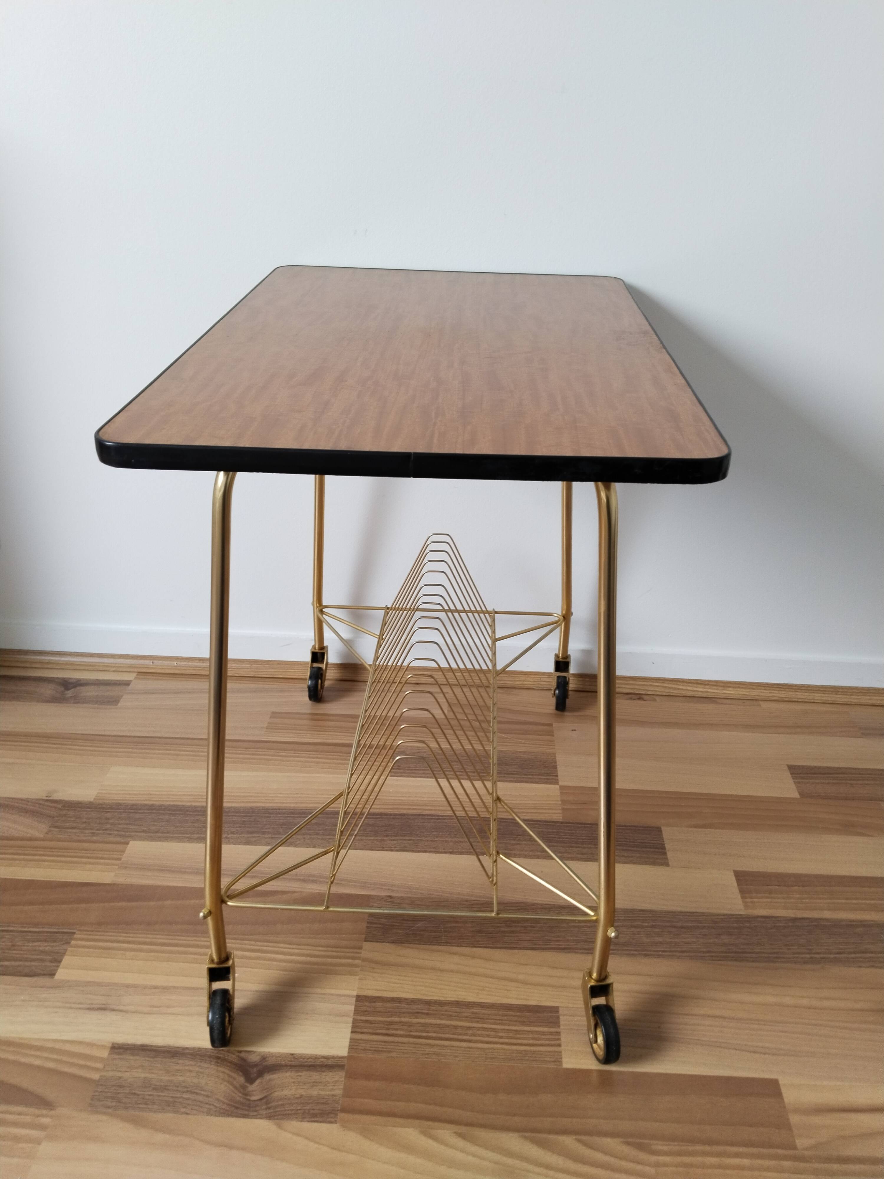 Table porte vinyles, porte électrophone, tourne-disques  , porte-revues   ,années 50
